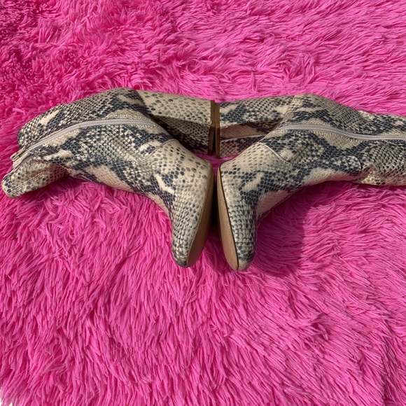 Snakeskin pattern ankle boots with chunk heels and inner zipper size 9 - Picture 8 of 12